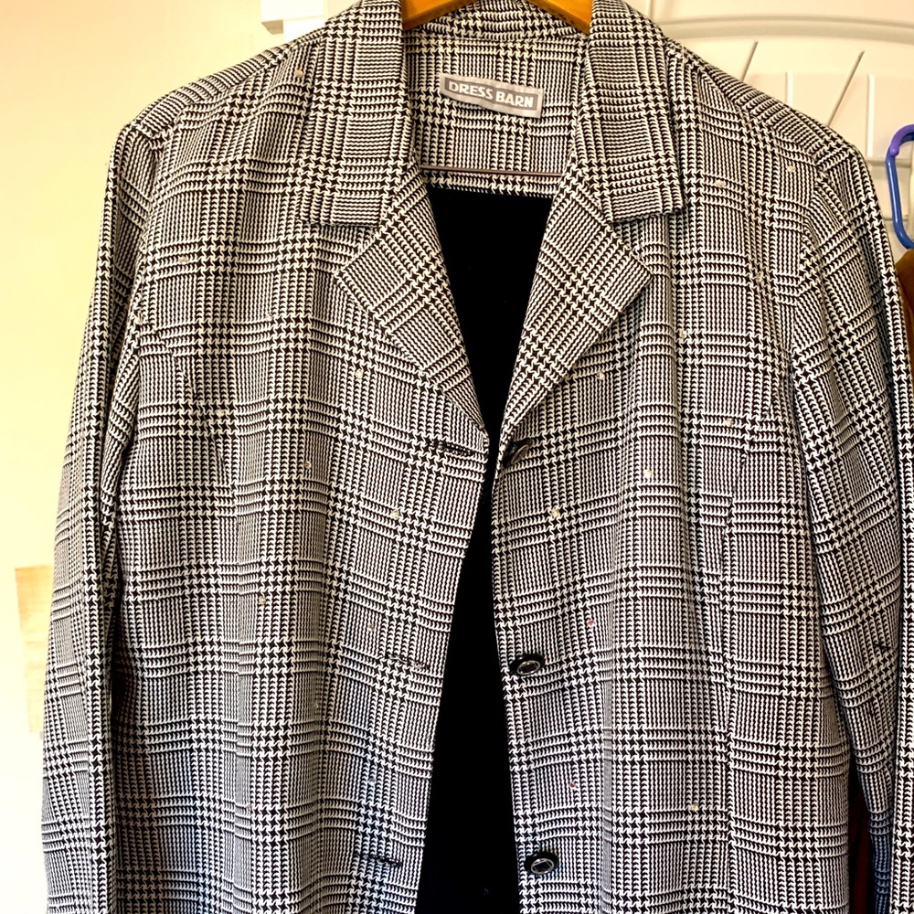 B/W blazer w/rhinestone/black straight skirt